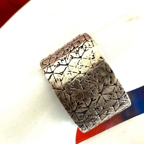 Sterling Silver Artisan Wide Floral Band Ring - Picture 3 of 9